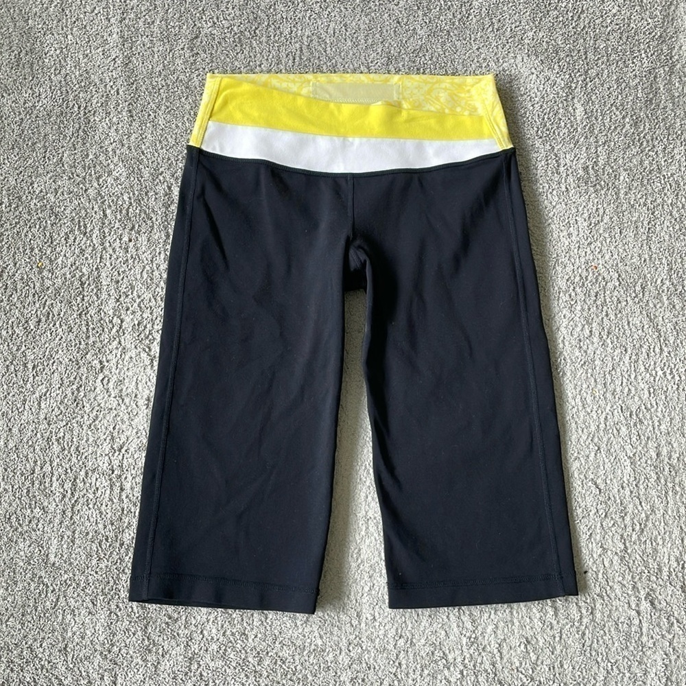 VGC Lululemon Astro Wunder Under Crops w/ Yellow /White Waistband - Size 6